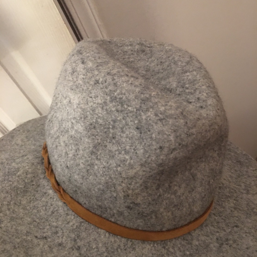 Super cool and cute gray hat/tall fedora!!
